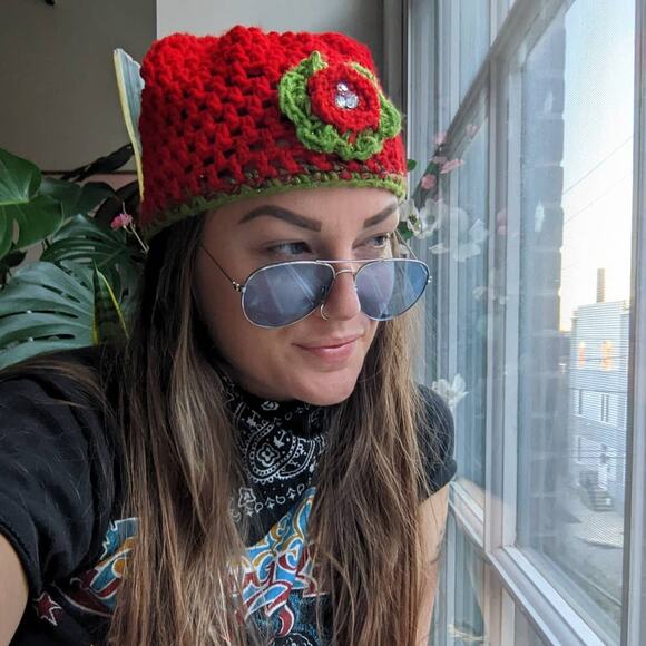 Vintage Y2K Crochet Festival Hat Kawaii Red Chunky Knit Beanie Cute Floral Funky - Picture 2 of 5